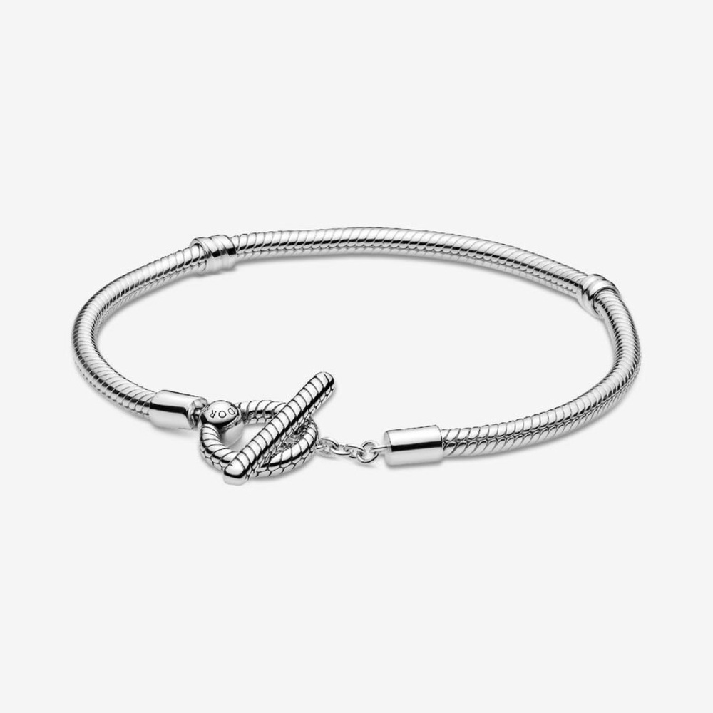 Pandora Moments T-Bar Snake Chain Bracelet
Sterling silver